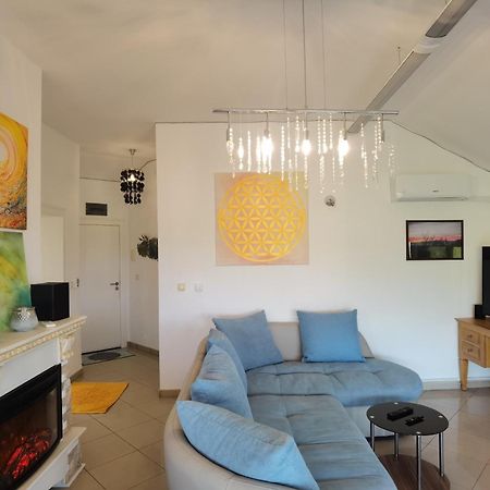 Villa Metatron U Doma Baltsjik Buitenkant foto