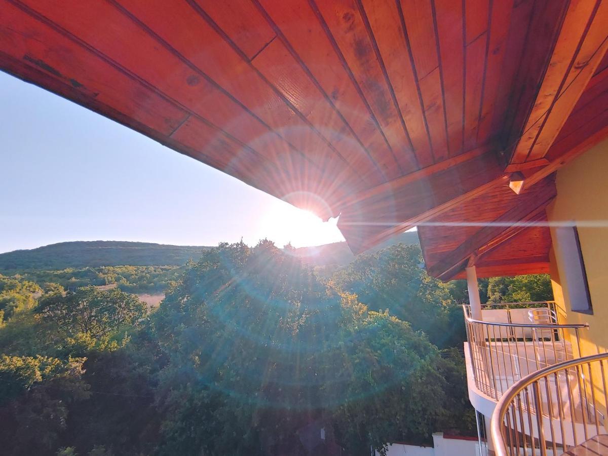 Villa Metatron U Doma Baltsjik Buitenkant foto