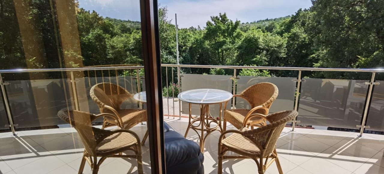 Villa Metatron U Doma Baltsjik Buitenkant foto