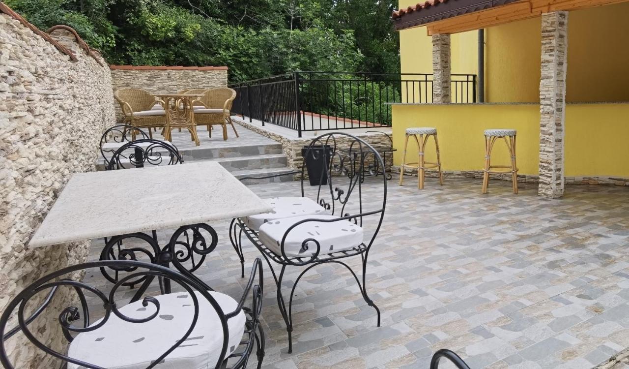 Villa Metatron U Doma Baltsjik Buitenkant foto
